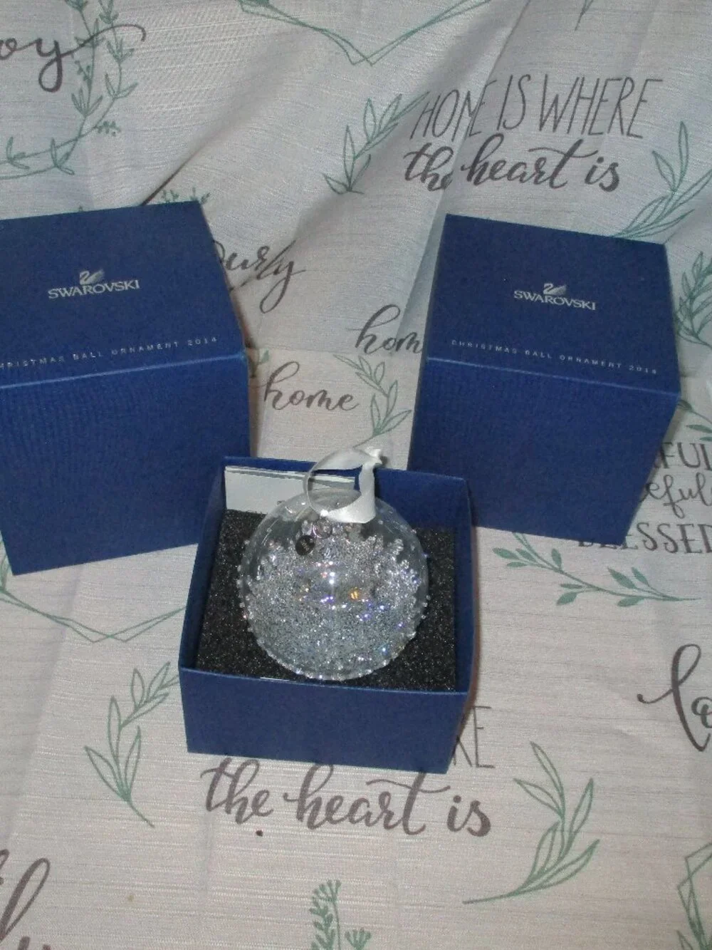 Swarovski 2014 Annual Christmas Star in Ball Ornament  in box